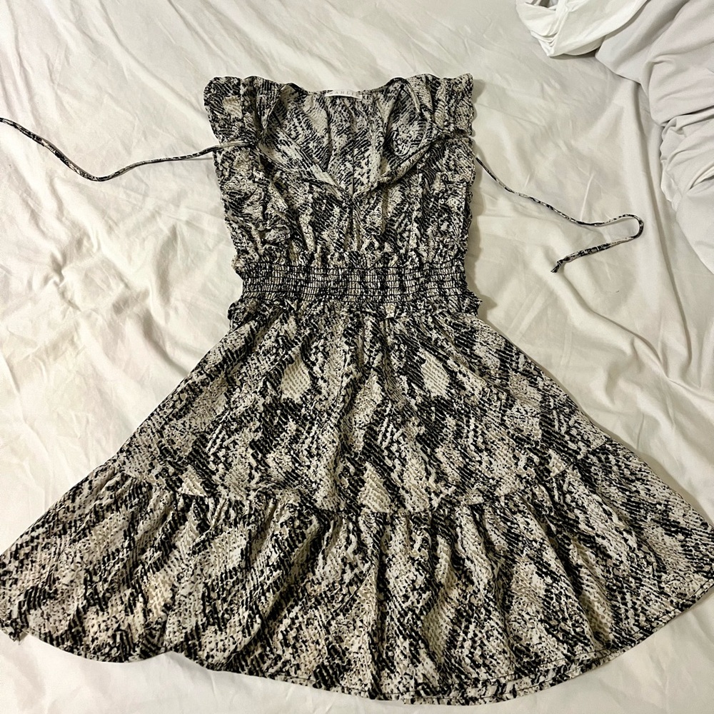 snakeskin dress🤍🤍🤎